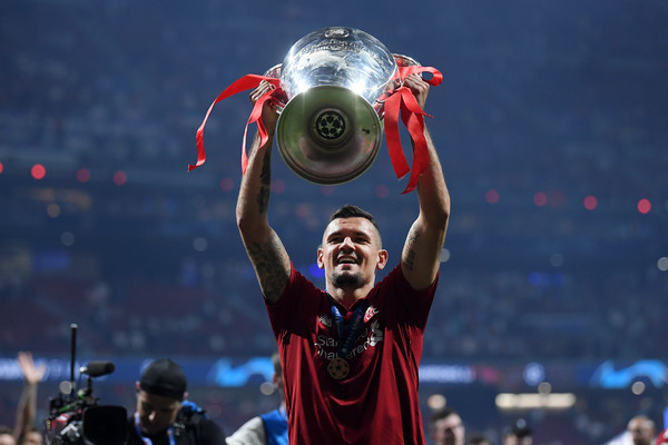 AC Milan Semakin Serius Buru Bek Liverpool