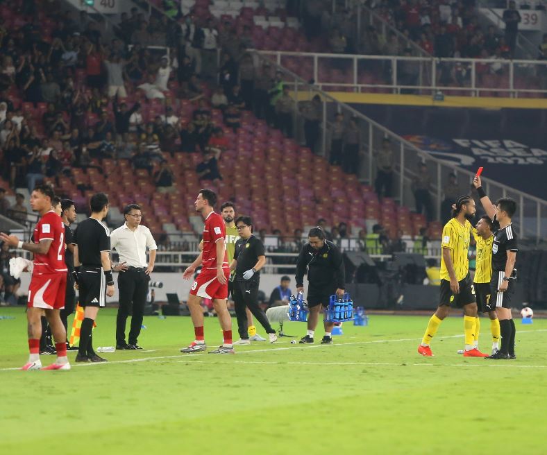 Kartu Merah Thom Haye, Berkah atau Kutukan untuk Timnas Indonesia