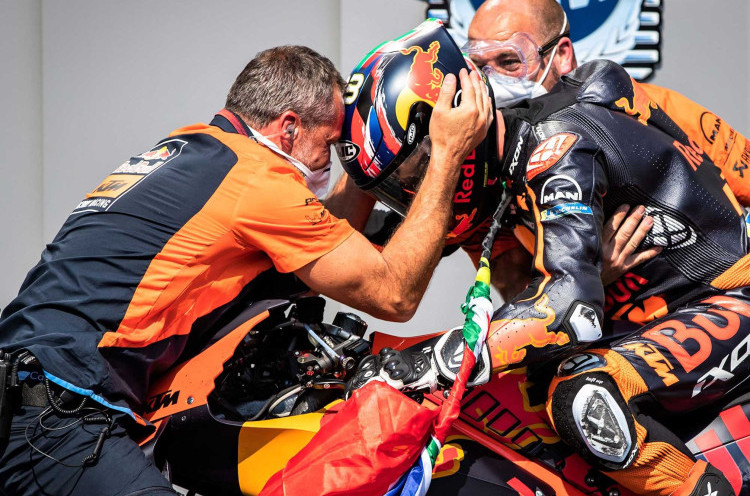 Kehadiran Brad Binder Buat Valentino Rossi Takut dengan KTM