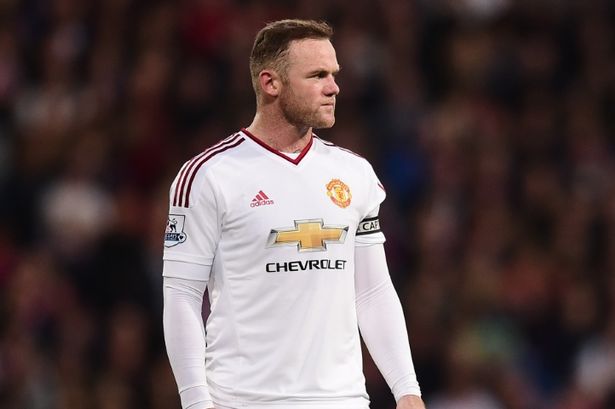 Rooney Kesal, Lempar Sepatu?