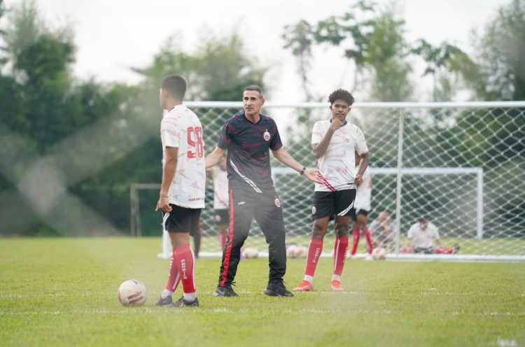 Pelatih Persija Beberkan Persoalan Liga Indonesia kepada Media Italia