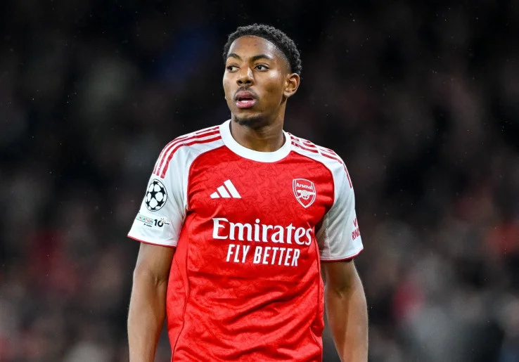 Manchester United Tertarik Bajak Bek Muda Arsenal