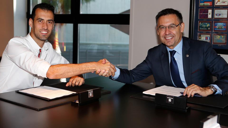 Kontrak Baru Barcelona sebagai Hadiah Satu Dekade Gelandang Jangkar Revolusioner, Sergio Busquets
