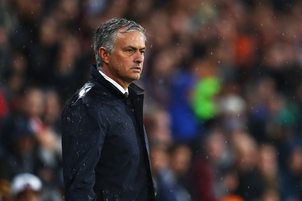 Legenda MU : Mourinho Lebih Baik Dari Van Gaal
