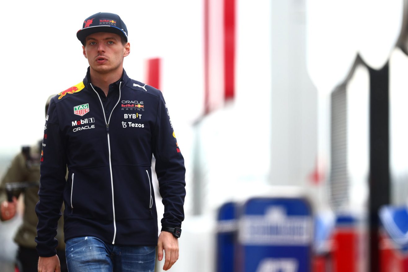 Mendapat Cacian Bernada Rasis, Verstappen Bela Hamilton