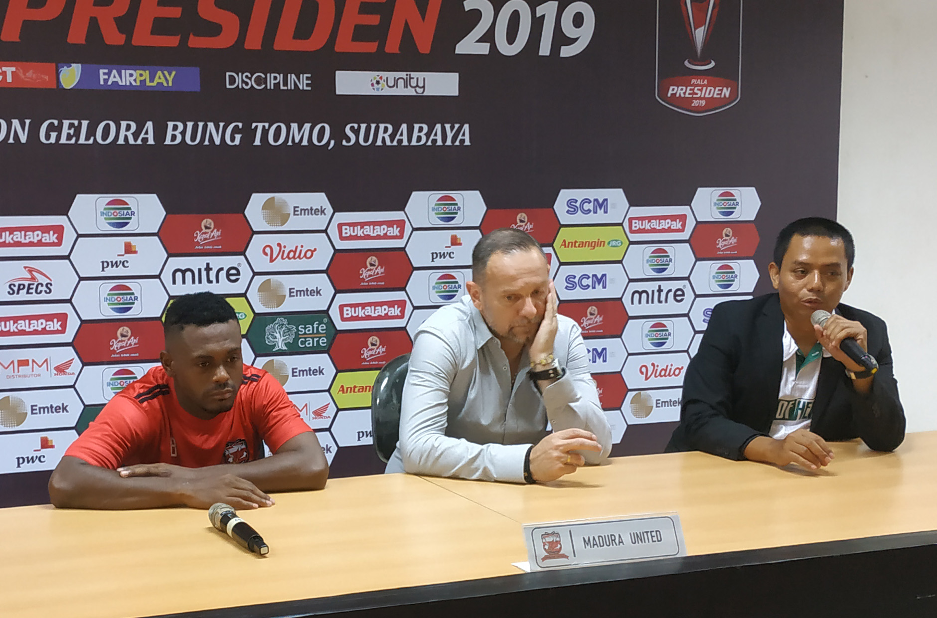 Dejan Antonic Berambisi Balas Kekalahan dari Persebaya Surabaya