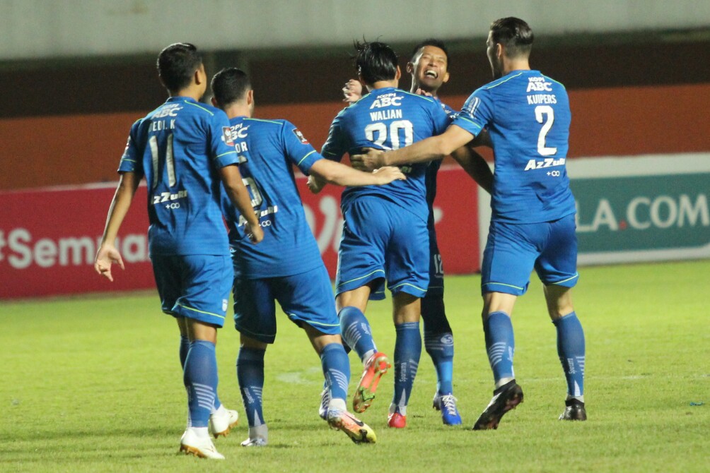 Tiga Pemain Persib Cedera Usai Kalahkan Persebaya, Termasuk Ezra Walian