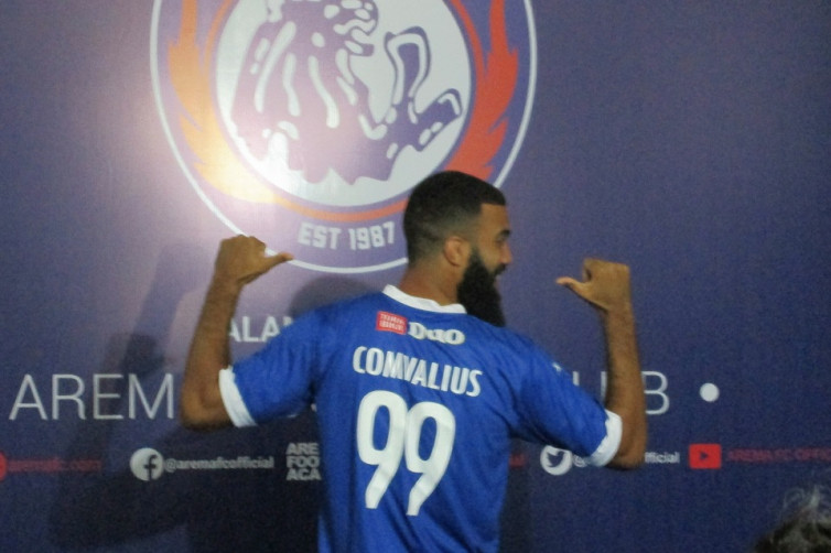 Hamka Hamzah Menolak sebagai Aktor Utama dalam Transfer Sylvano Comvalius ke Arema