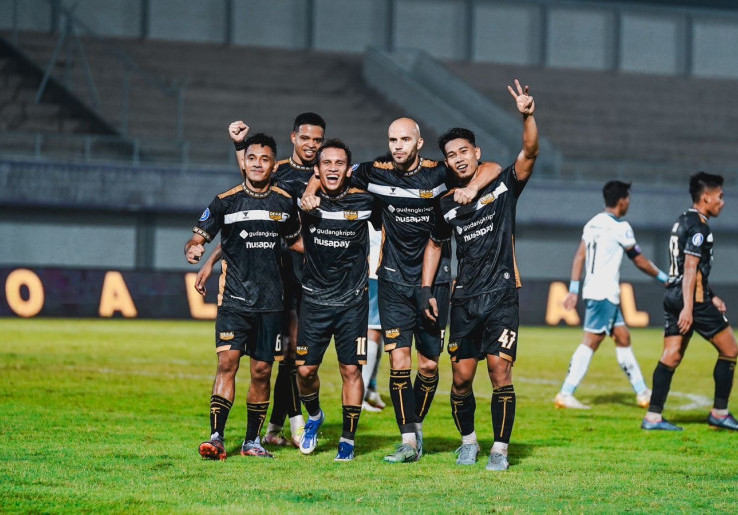 Hasil Liga 1: Dewa United FC Menang 4-1 atas Persita, Persebaya Perkasa di Derbi Jatim