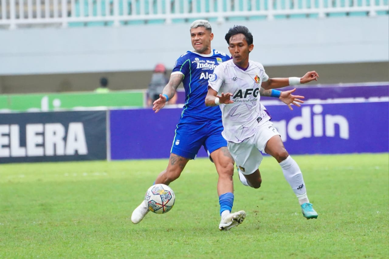 Marc Klok Heran Persib Tak Bisa Cetak Gol Lawan Persik