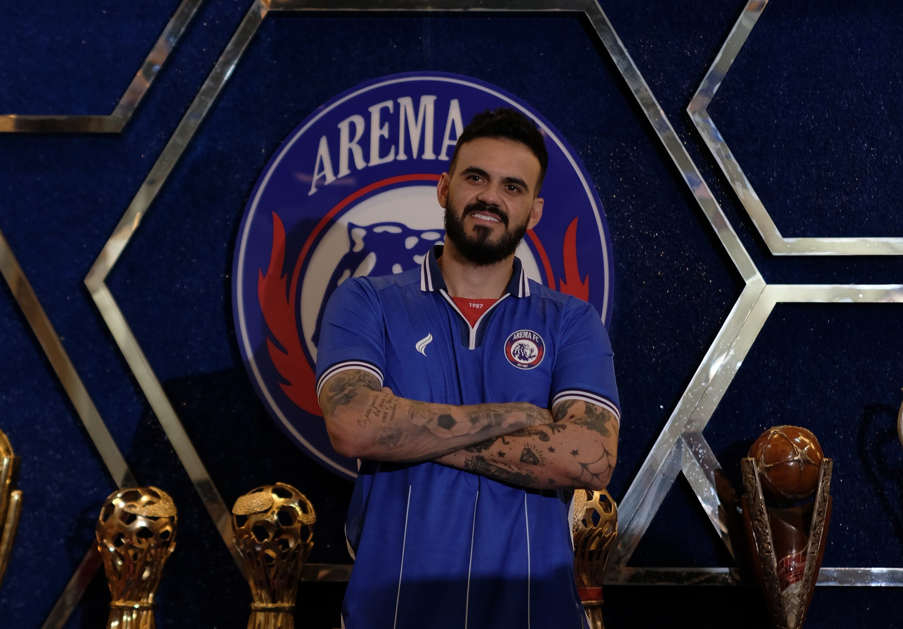 Arema FC Tetap Gunakan Kiper Asing, Kini Bajak Kiper Madura United