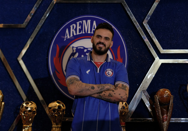 Arema FC Tetap Gunakan Kiper Asing, Kini Bajak Kiper Madura United