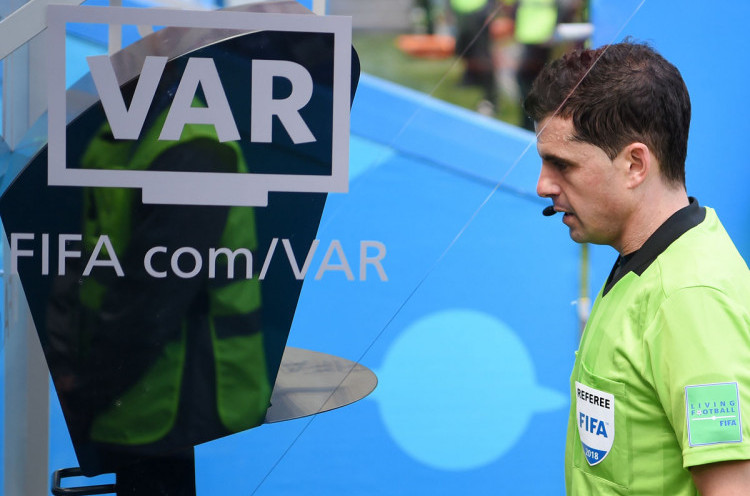 FIFA Turun Tangan Selesaikan Kontroversi Penggunaan VAR