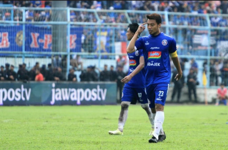 Absen saat Arema FC Dijamu Persib, Hamka Hamzah Beri Motivasi