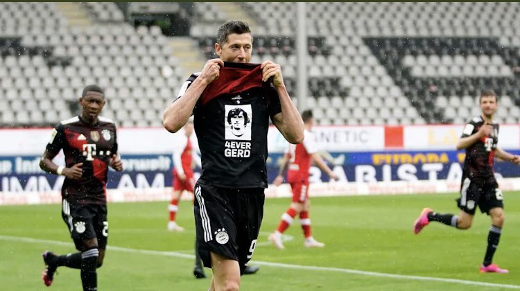 Robert Lewandowski Lempar Kode kepada Chelsea
