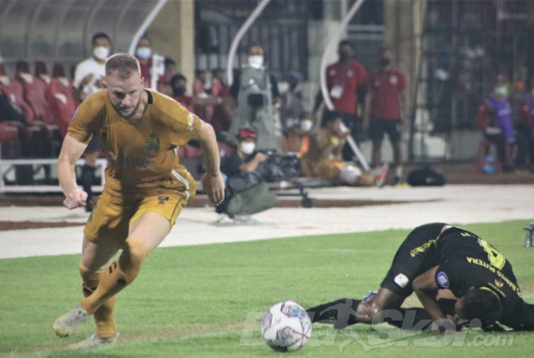 Tak Lanjut di Liga 1, Melvin Platje Merapat ke AFC