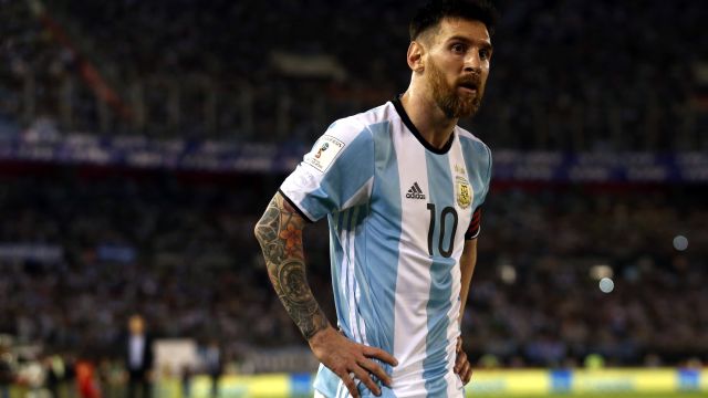 Menghina Asisten Wasit, Messi Diberi Sanksi Larangan Main Empat Kali Oleh FIFA