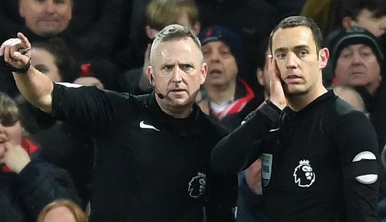 Ternyata Wasit Laga Liverpool Minta Bantuan Rekaman TV Meski Tak Ada VAR