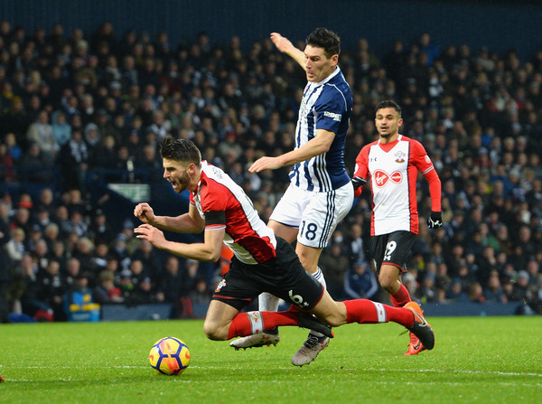 Gareth Barry Layak Dilabeli Tukang Jegal dari Premier League