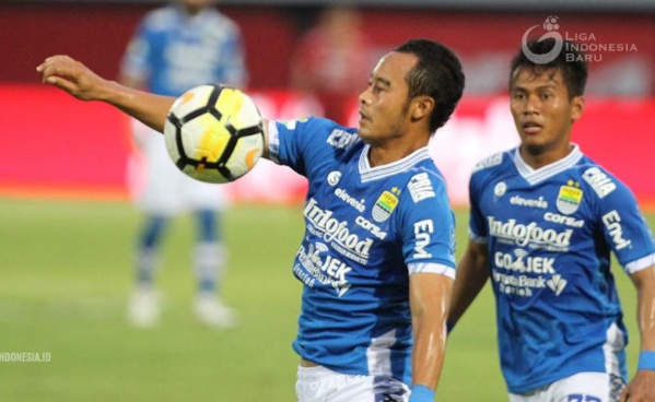 Jersey Persib Bandung Bertanda Tangan Dilelang untuk Hari Disabilitas