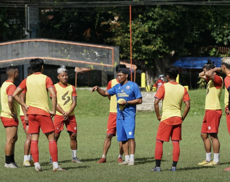 Arema FC Datangkan Dua Bek Muda, Salah Satunya Eks PSS