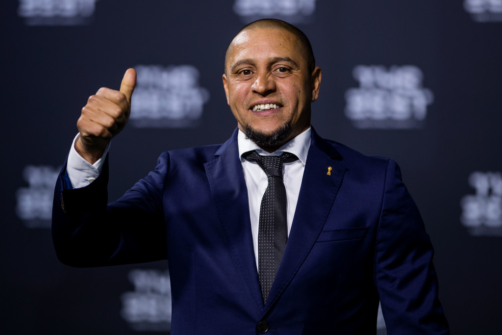 CEO Bali United Benarkan Roberto Carlos Melamar Jadi Pelatih