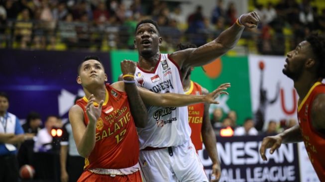 Pelatih Timnas Basket Indonesia Sesali Absennya Brandon dan Lester