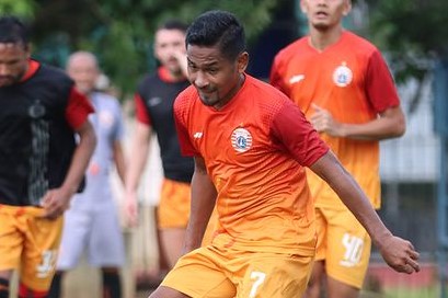 Jersey Juara Piala Presiden 2018 Milik Ramdani Lestaluhu Terjual Rp12 Juta untuk Donasi Lawan Virus Corona