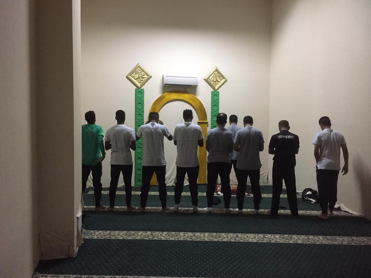Usai Kalahkan Timnas Indonesia U-19, Skuat Arab Saudi U-19 Salat Maghrib Berjamaah