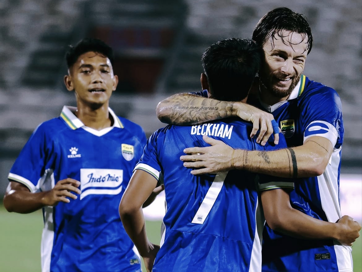 Selebrasi pemain Persib Bandung usai cetak gol ke gawang Sabah FC. (Instagram @persib)