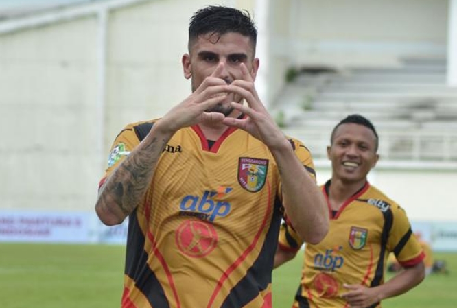 Kiper Persib Bandung Khawatirkan Bomber Mitra Kukar