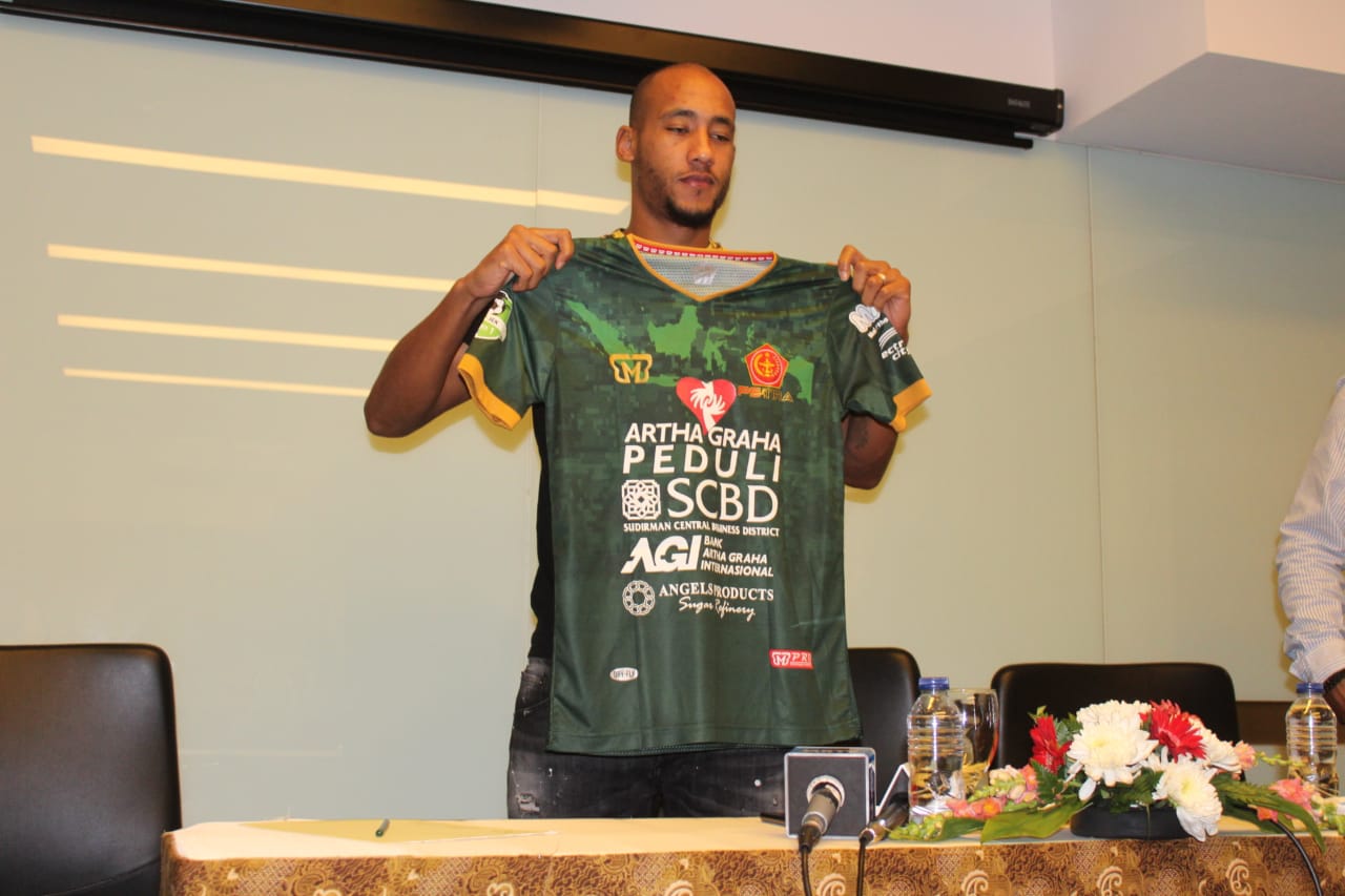 Loris Arnaud Ungkap Alasan Tolak Persib dan Persebaya demi PS TIRA