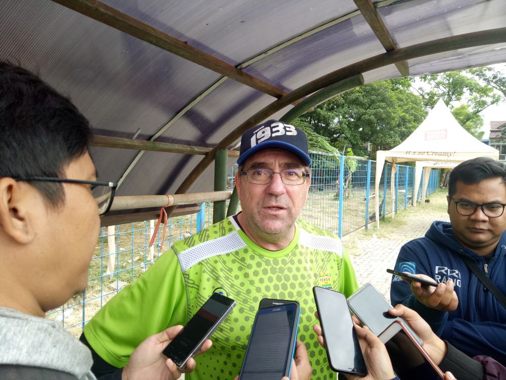 Perubahan di Lini Belakang Terpaksa Dilakukan, Pelatih Persib Bandung Tak Khawatir