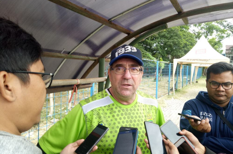Perubahan di Lini Belakang Terpaksa Dilakukan, Pelatih Persib Bandung Tak Khawatir