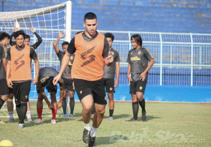 Arema FC Memilih Mencoret Elias Alderete dan Matias Malvino 