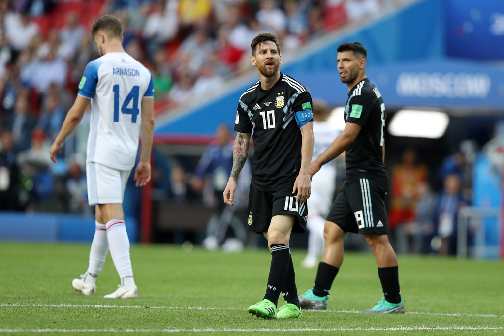 Bela Messi, Maradona Sebut Permainan Argentina Memalukan Saat Melawan Islandia