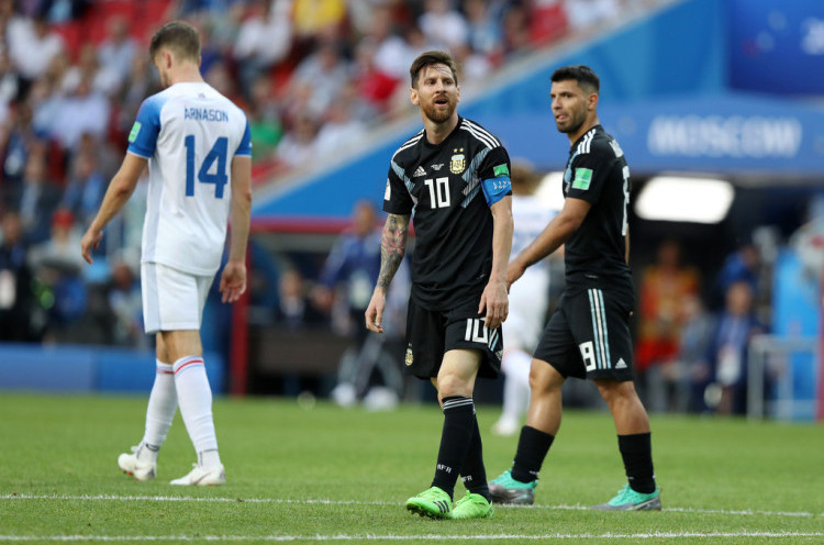 Bela Messi, Maradona Sebut Permainan Argentina Memalukan Saat Melawan Islandia