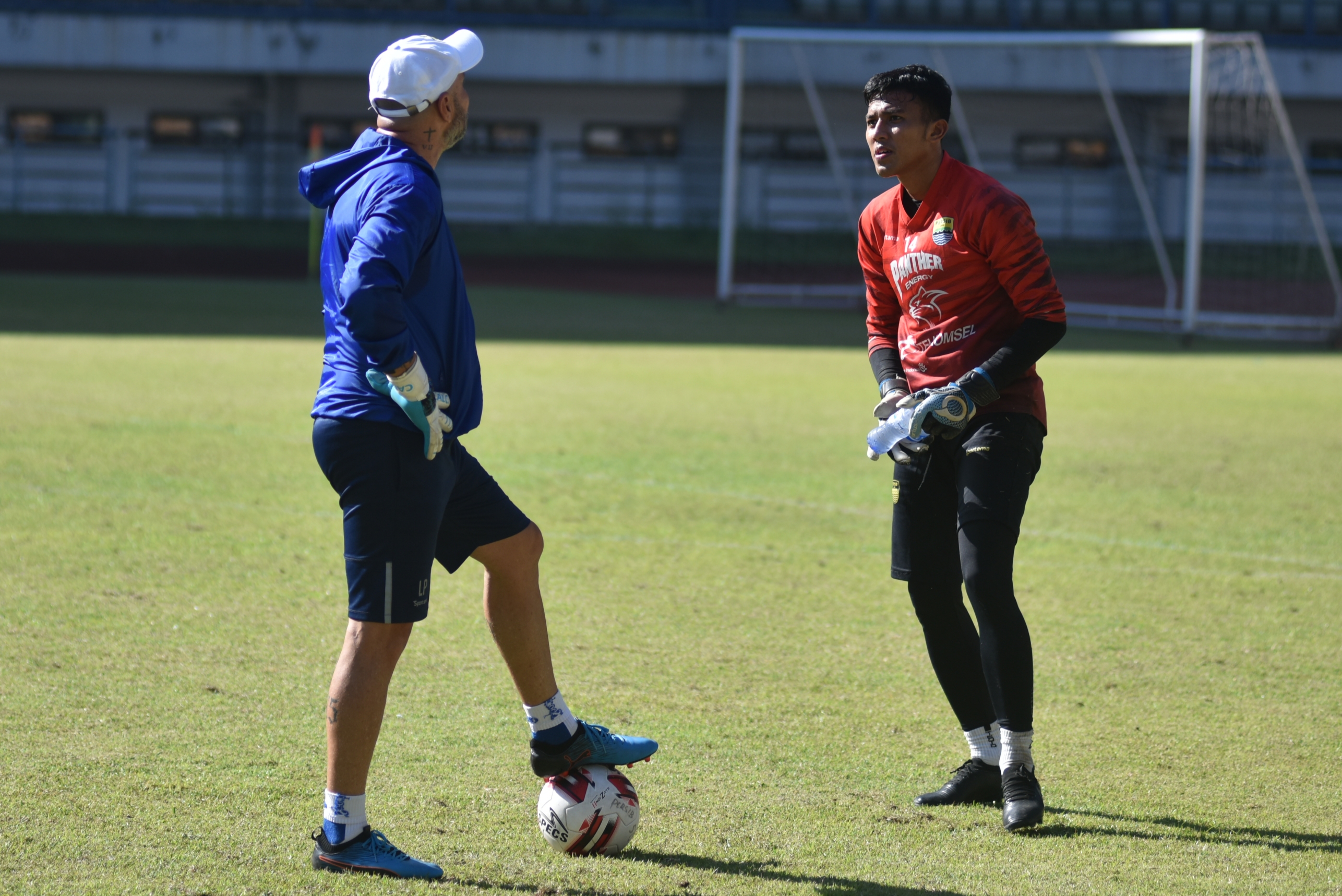 Luizinho Passos Lebih Soroti Mental Kiper Persib ketimbang Program Latihan