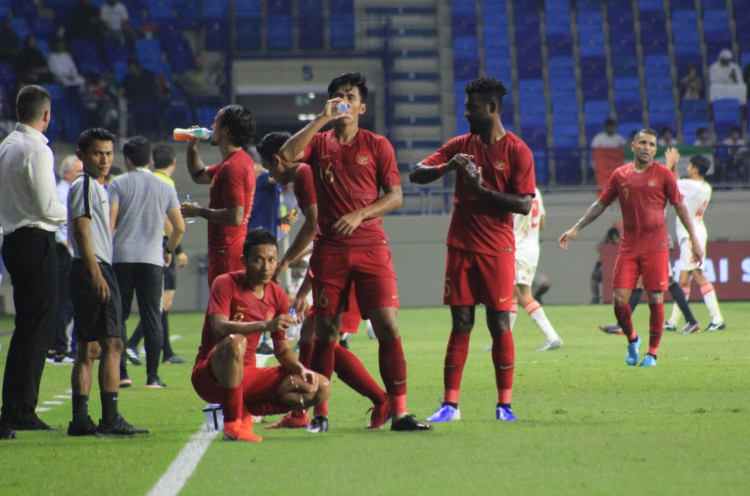 Timnas Indonesia Kalah 0-5 dari UEA, Simon McMenemy Kembali Beralasan Pemain Tak Bugar