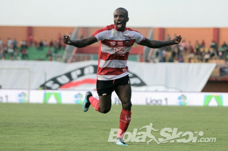 Tolak Renegosiasi Kontrak, Madura United Kehilangan Greg Nwokolo