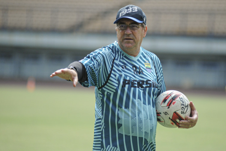 Kick Off Liga 1 20 Agustus, Pelatih Persib Singgung PPKM