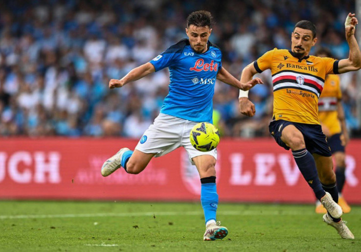 Inter Ingin Datangkan Gelandang Serbabisa Milik Napoli