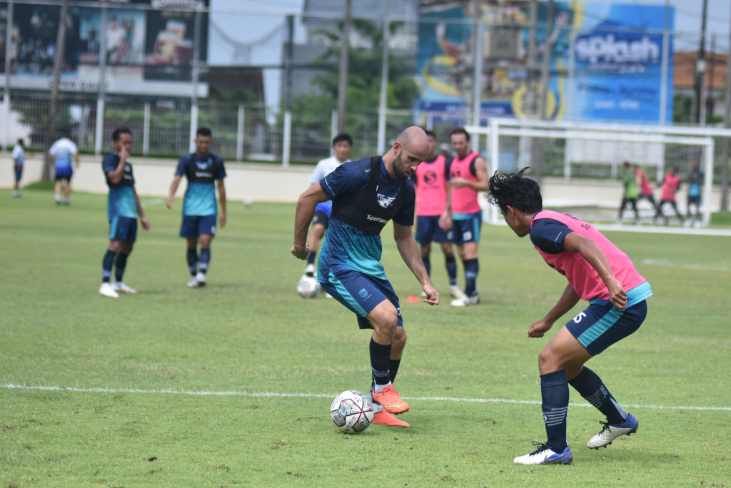 Aklimatisasi di Bali Lancar, Dua Pemain Persib Dapat Perhatian
