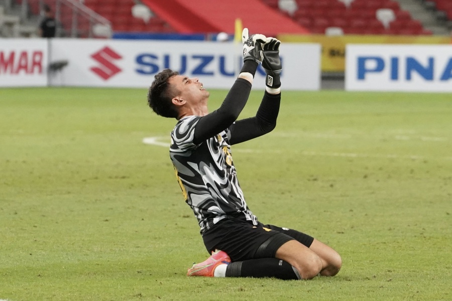 Kunci Nadeo Halau Tendangan Penalti Singapura