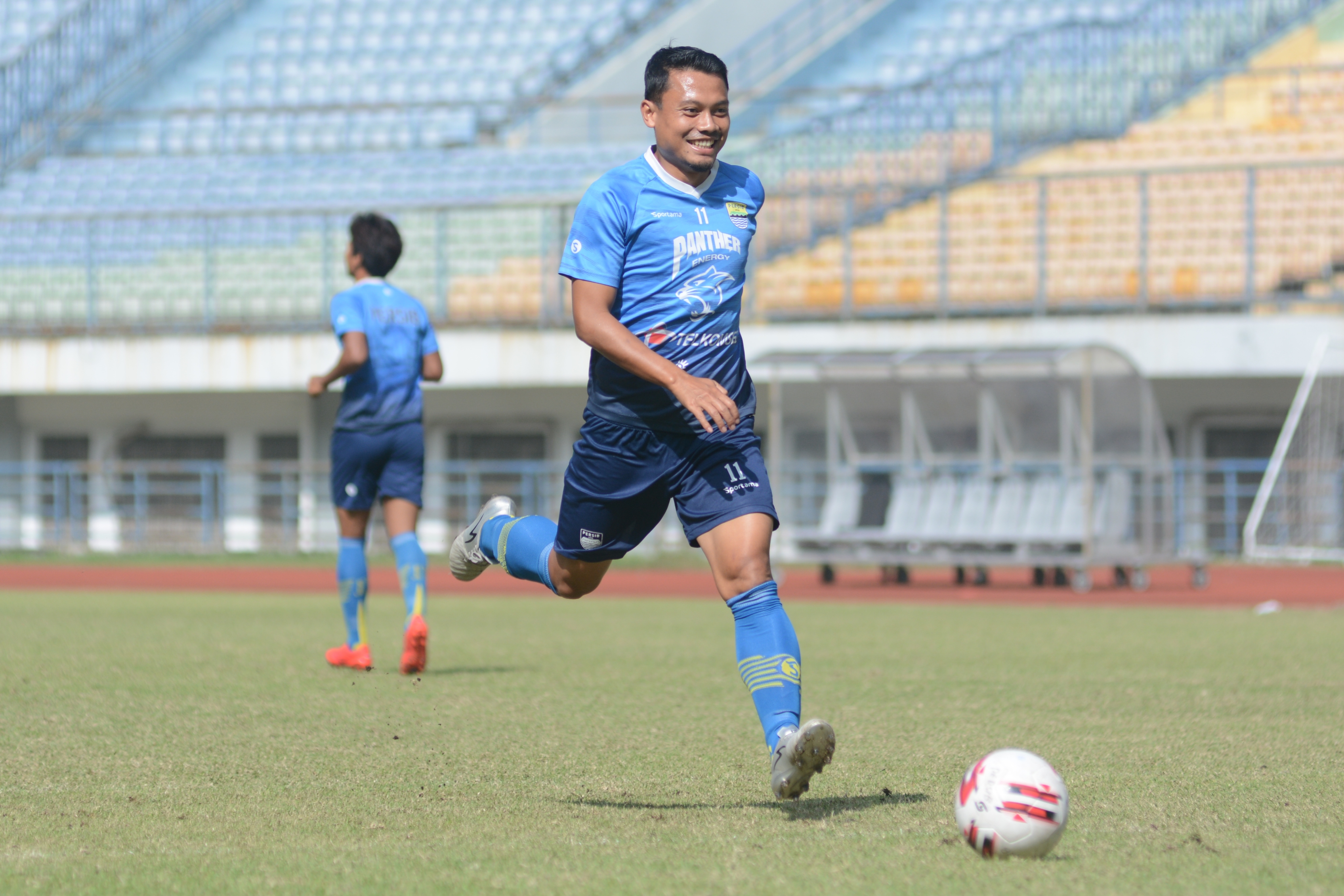 Gelandang Persib Dedi Kusnandar Mengalami Luka Robek