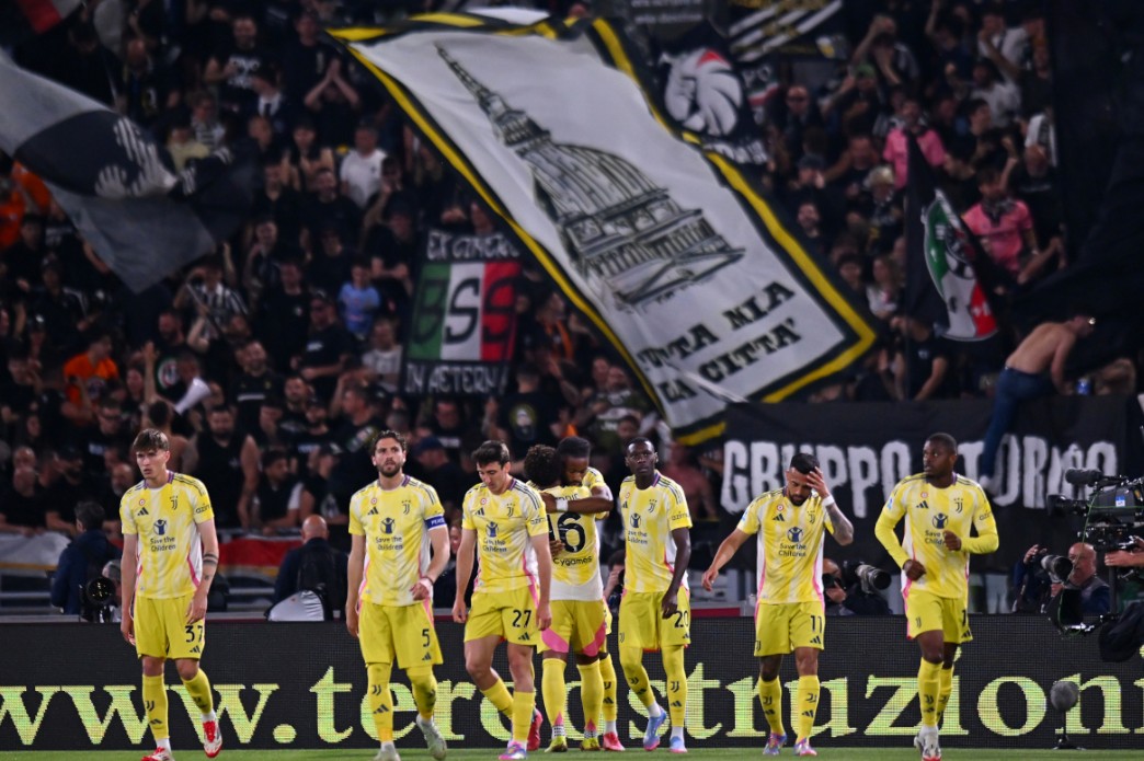 Empat Tim Terpaut Satu Poin, Persaingan Zona Liga Champions Semakin Sengit
