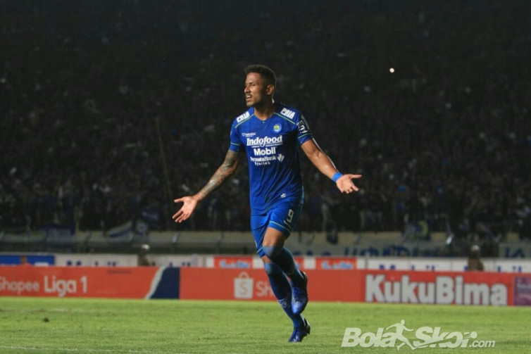 Striker Wander Luiz Borong 20 Jersey Persib sebagai Oleh-oleh Pasca Bebas Virus Corona