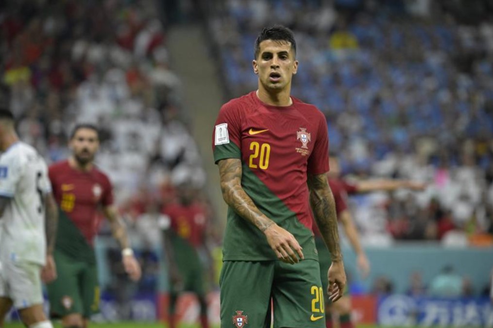 Capai Kesepakatan, Barcelona Pinjam Joao Cancelo dari Manchester City