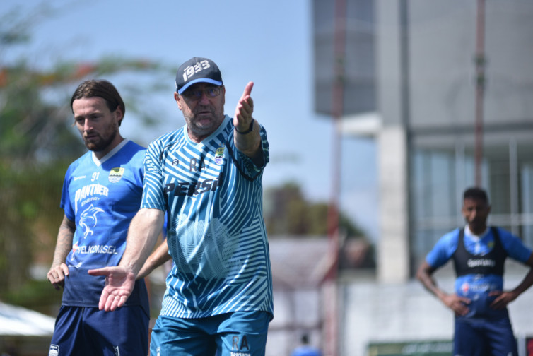 Robert Alberts Waspadai Mantan Pemain Persib di PSS Sleman