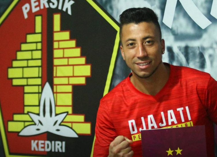 Jefferson Ungkap Alasan Bertahan di Persik Kediri